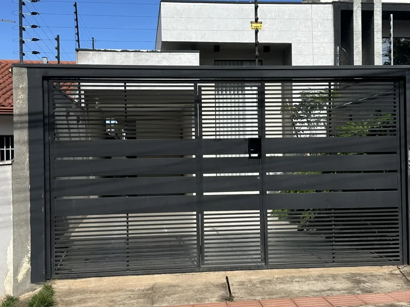 Casa Exclusiva com corredor lateral