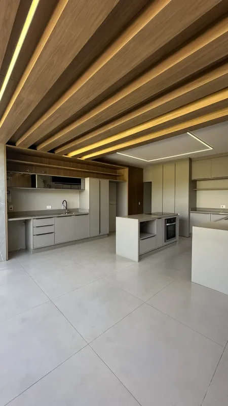 Casa Exclusiva com corredor lateral