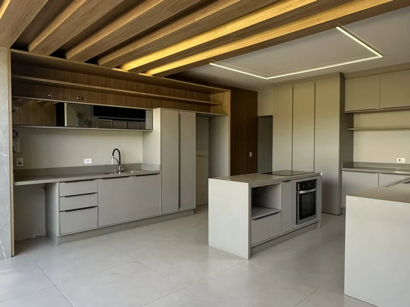 Casa Exclusiva com corredor lateral