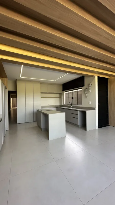Casa Exclusiva com corredor lateral