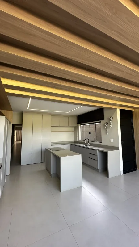 Casa Exclusiva com corredor lateral