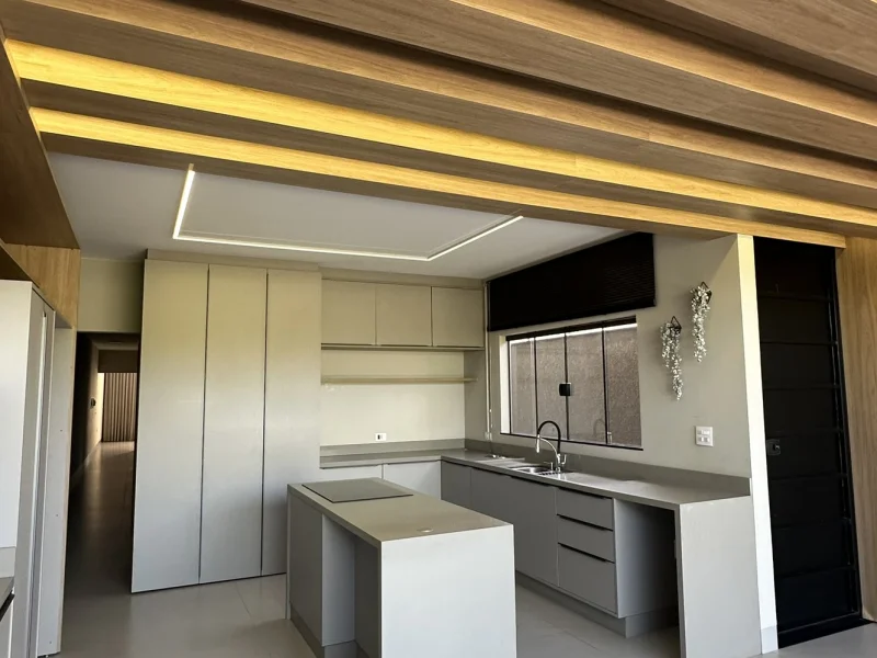 Casa Exclusiva com corredor lateral