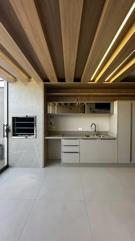 Casa Exclusiva com corredor lateral