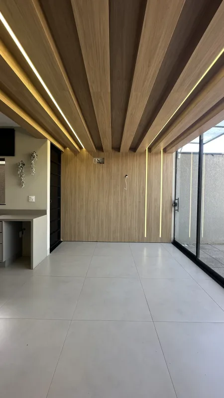 Casa Exclusiva com corredor lateral