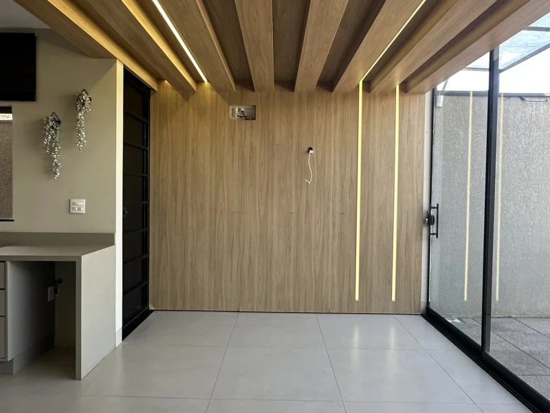 Casa Exclusiva com corredor lateral