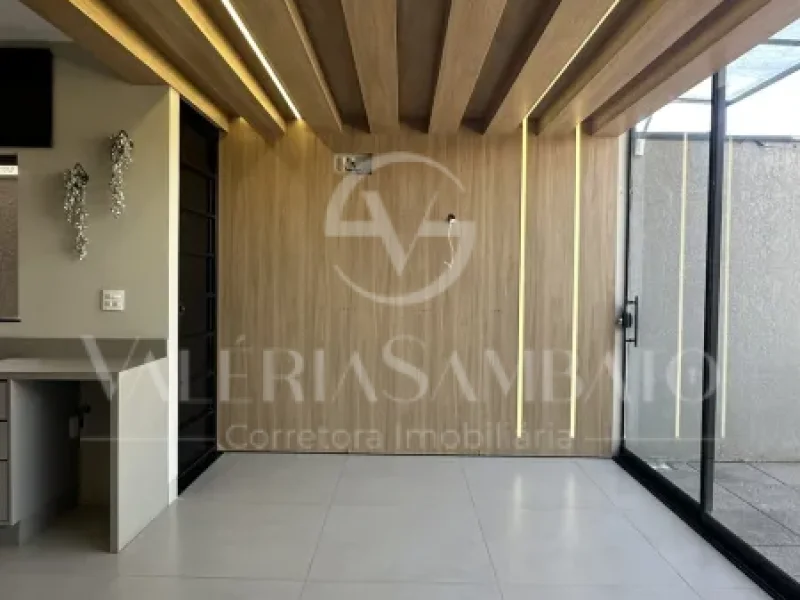 Casa Exclusiva com corredor lateral
