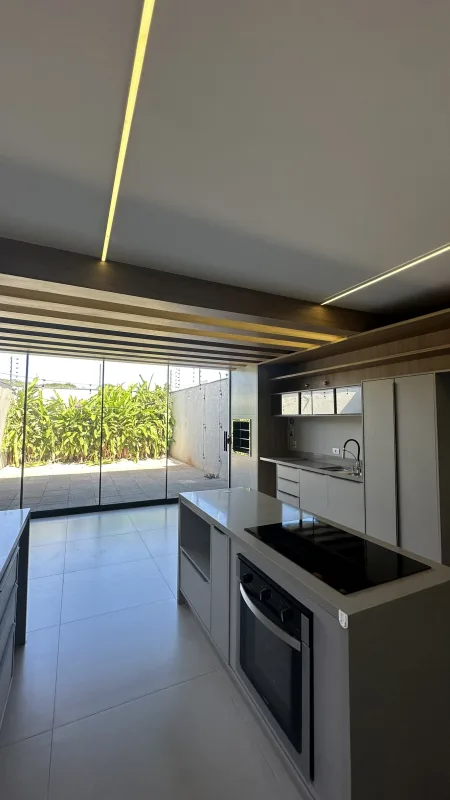 Casa Exclusiva com corredor lateral