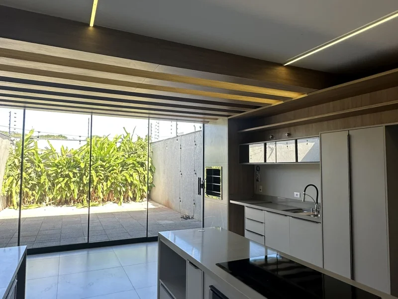Casa Exclusiva com corredor lateral