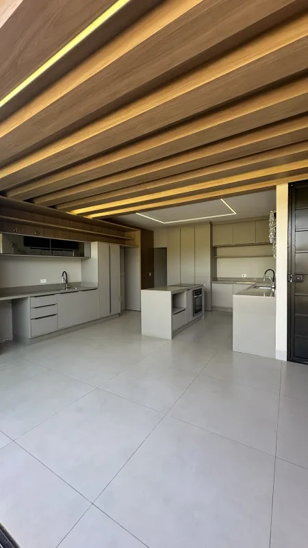 Casa Exclusiva com corredor lateral