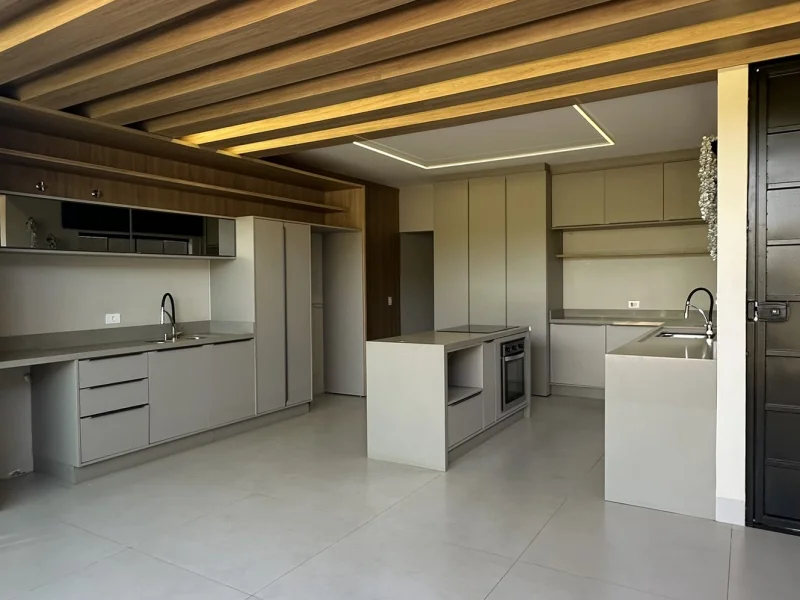 Casa Exclusiva com corredor lateral